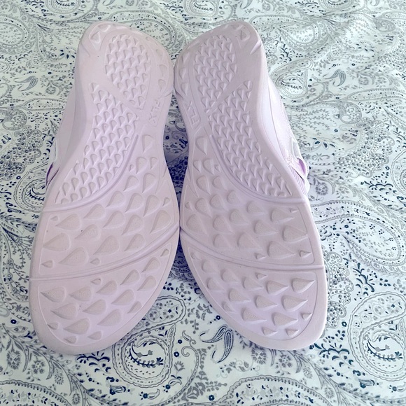 ❌SOLD❌Women’s FLX Renew Strap Slip On Shoes - Picture 2 of 4